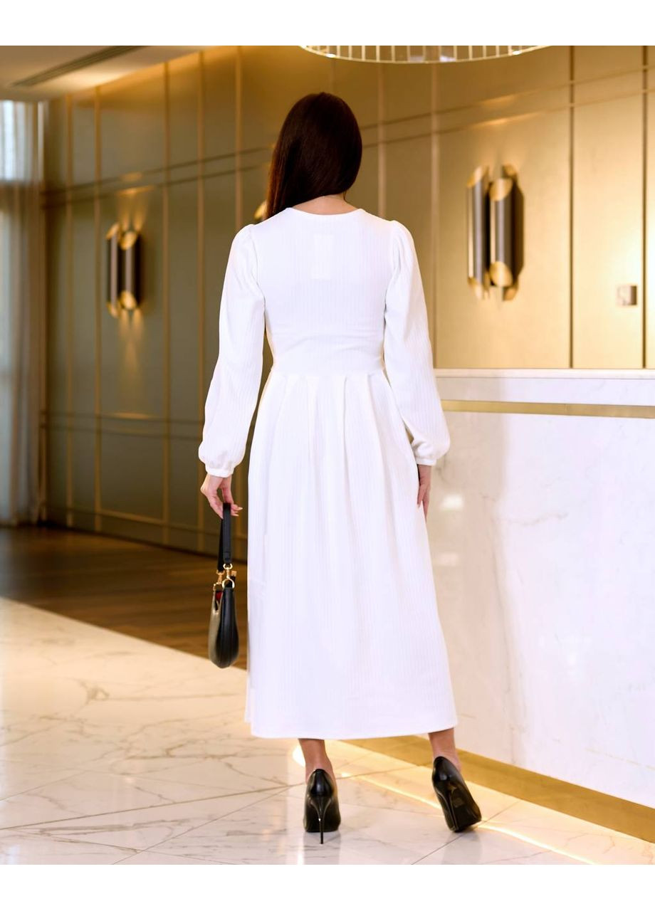 Молочное кэжуал платье N.Family однотонное