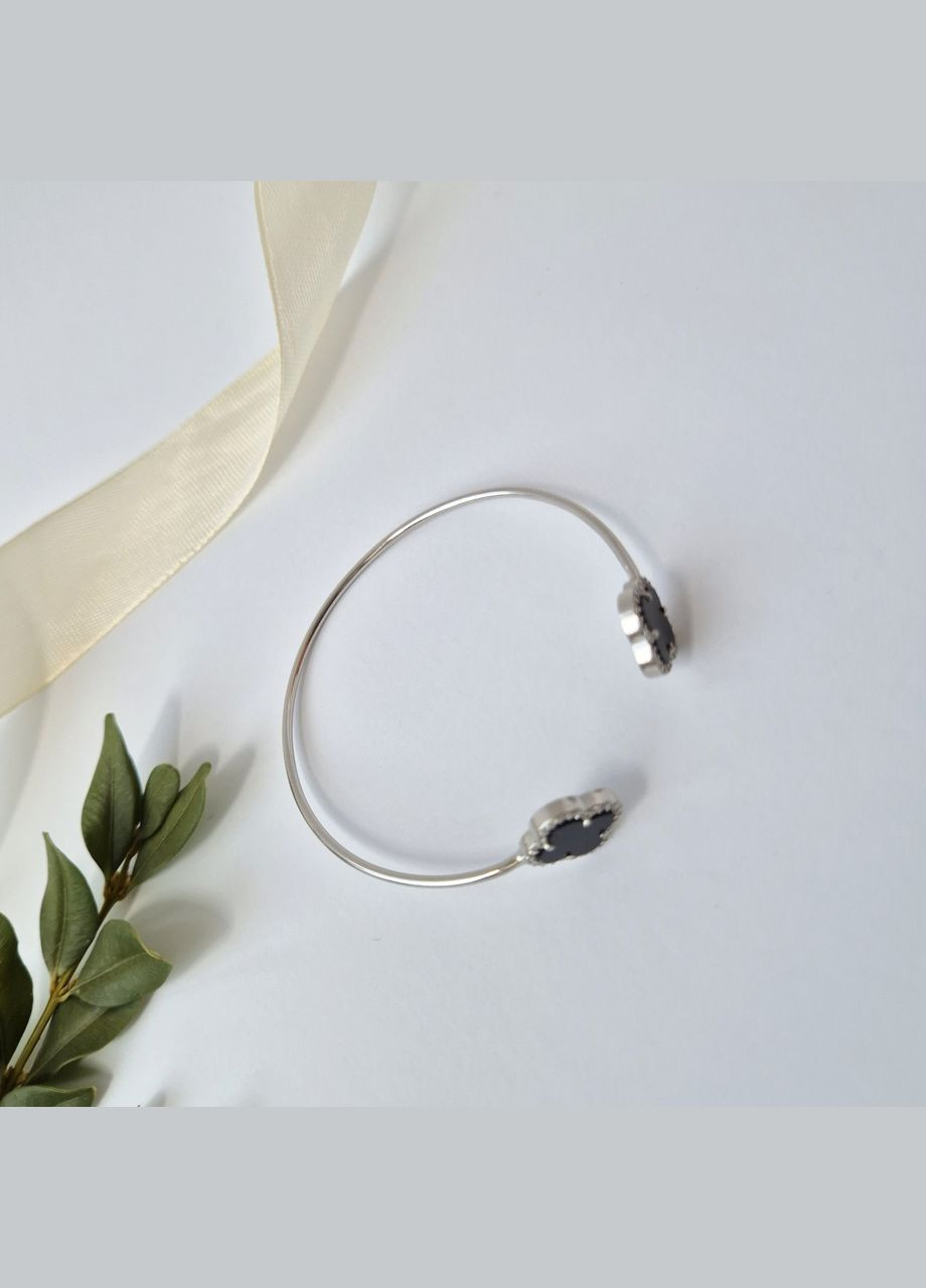 Серебряный жесткий браслет Клевер с Черным ониксом 16 - 18 см Серебро 925 пробы Родированное 5513р 4.95г Nobrand (363969186)