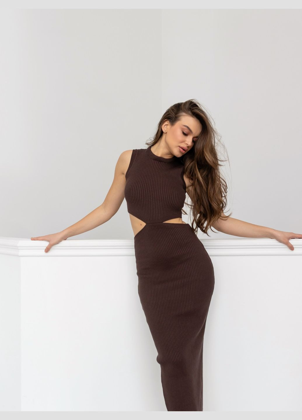 Коричневое повседневный платье вязаное Larionoff однотонное