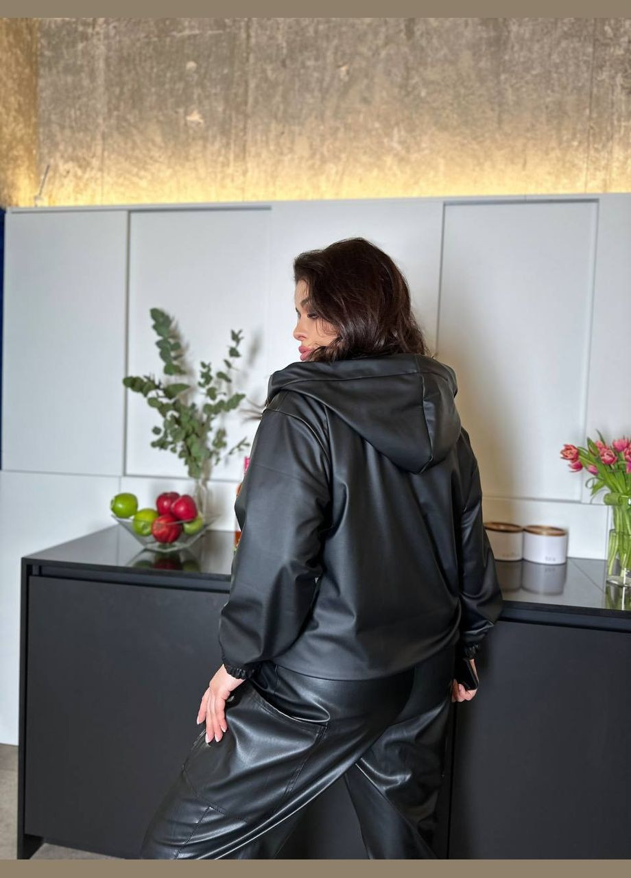 Чорна жіноча куртка із еко шкіри колір чорний р.48/52 451294 New Trend