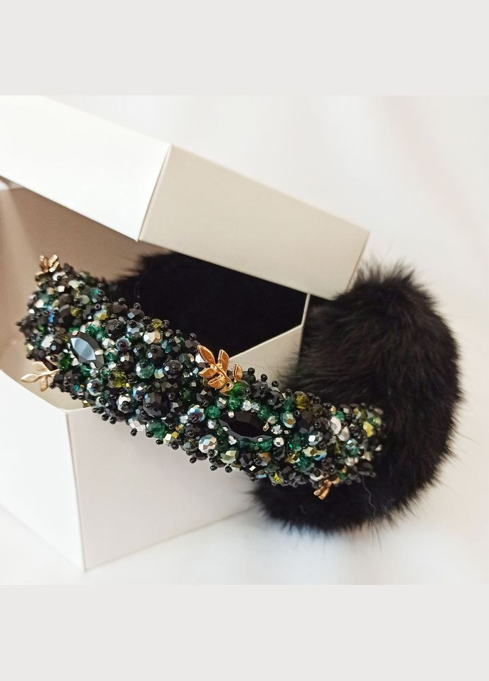 Теплі хутряні навушники, розшиті кришталем, смарагдового кольору, розмір універсальний Ksenija Vitali (306853331)