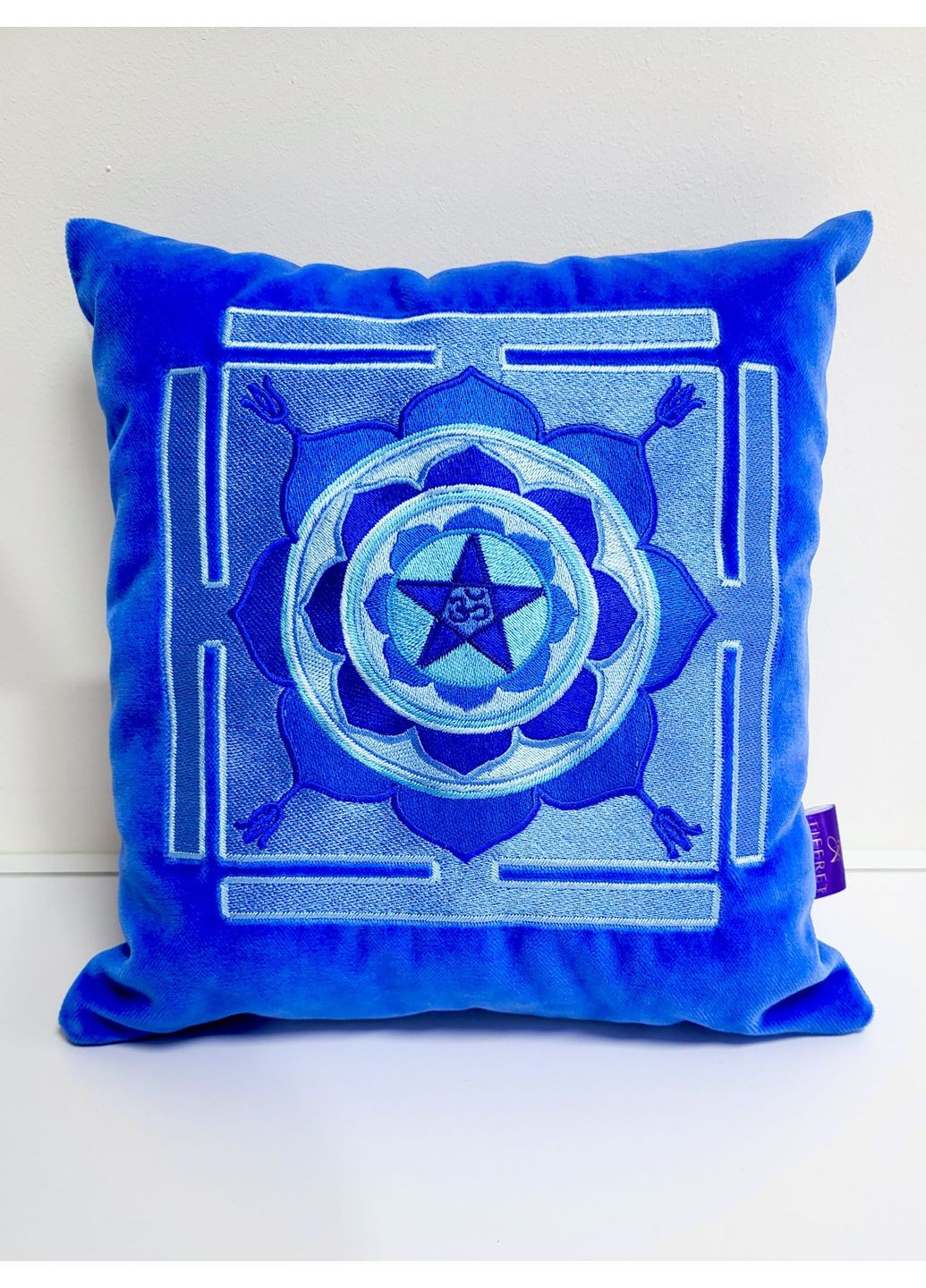 Подушка оберег Янтра Шива 30×30 см голубой бархат (NF0131) Tiferet-NF (371772277)