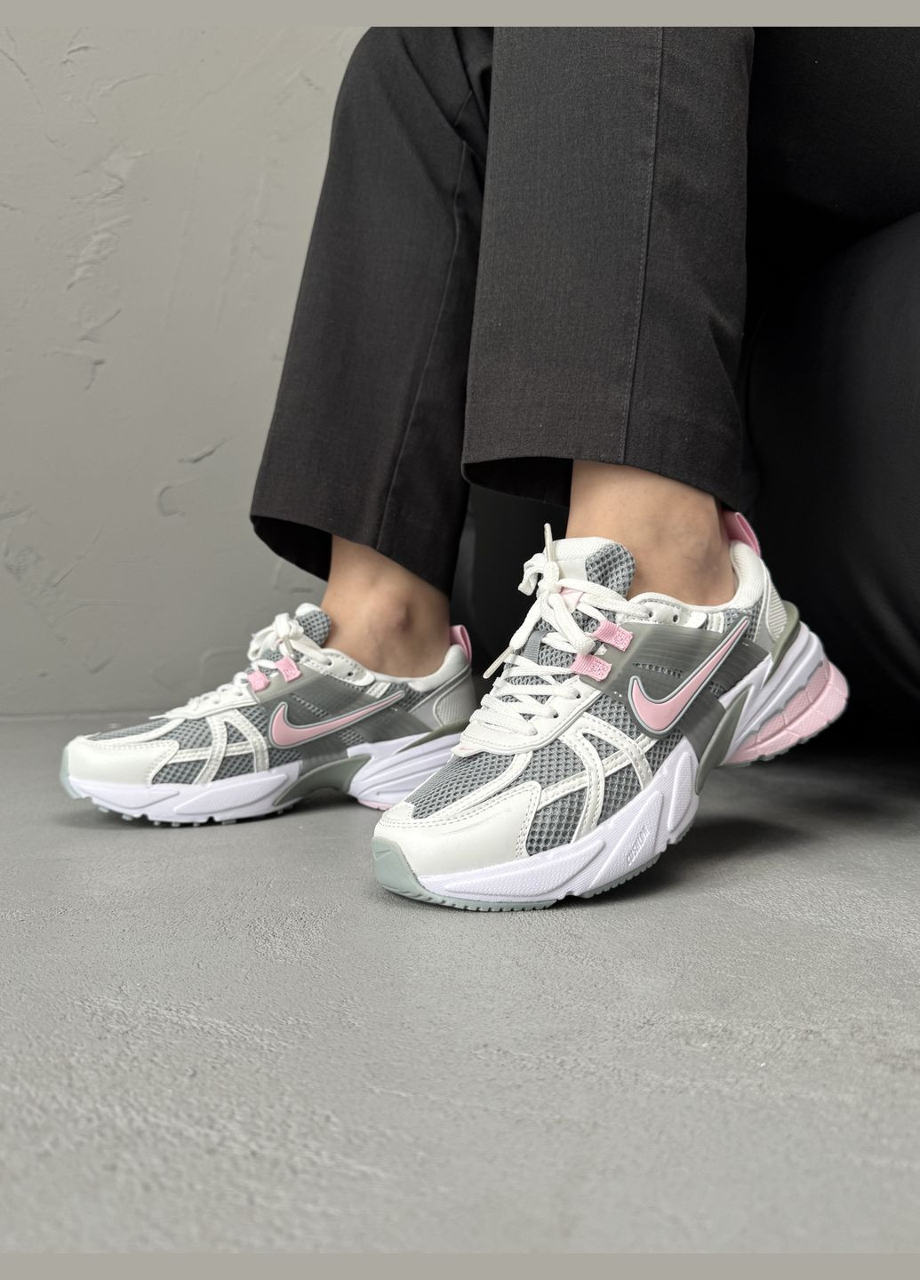 Кроссовки женские Nike V2K Runtekk white pink grey | Найк В2К Рантекк белые розовые серые No Brand белые демисезоны (316663578)