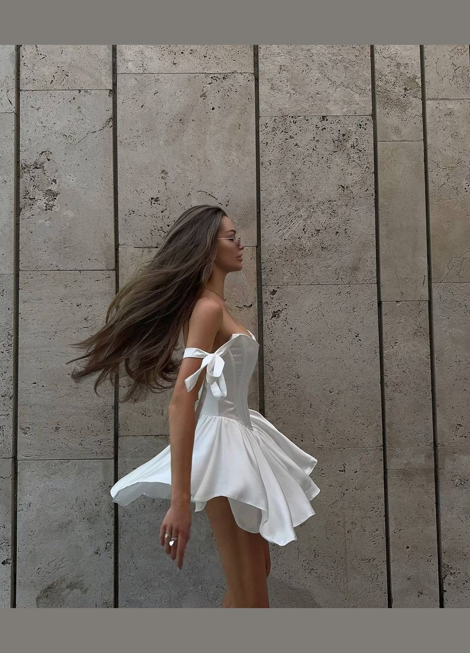 Жіночий комбінезон No Brand комбінезон-шорти білий святковий, кежуал, коктейльний, вечірній атлас