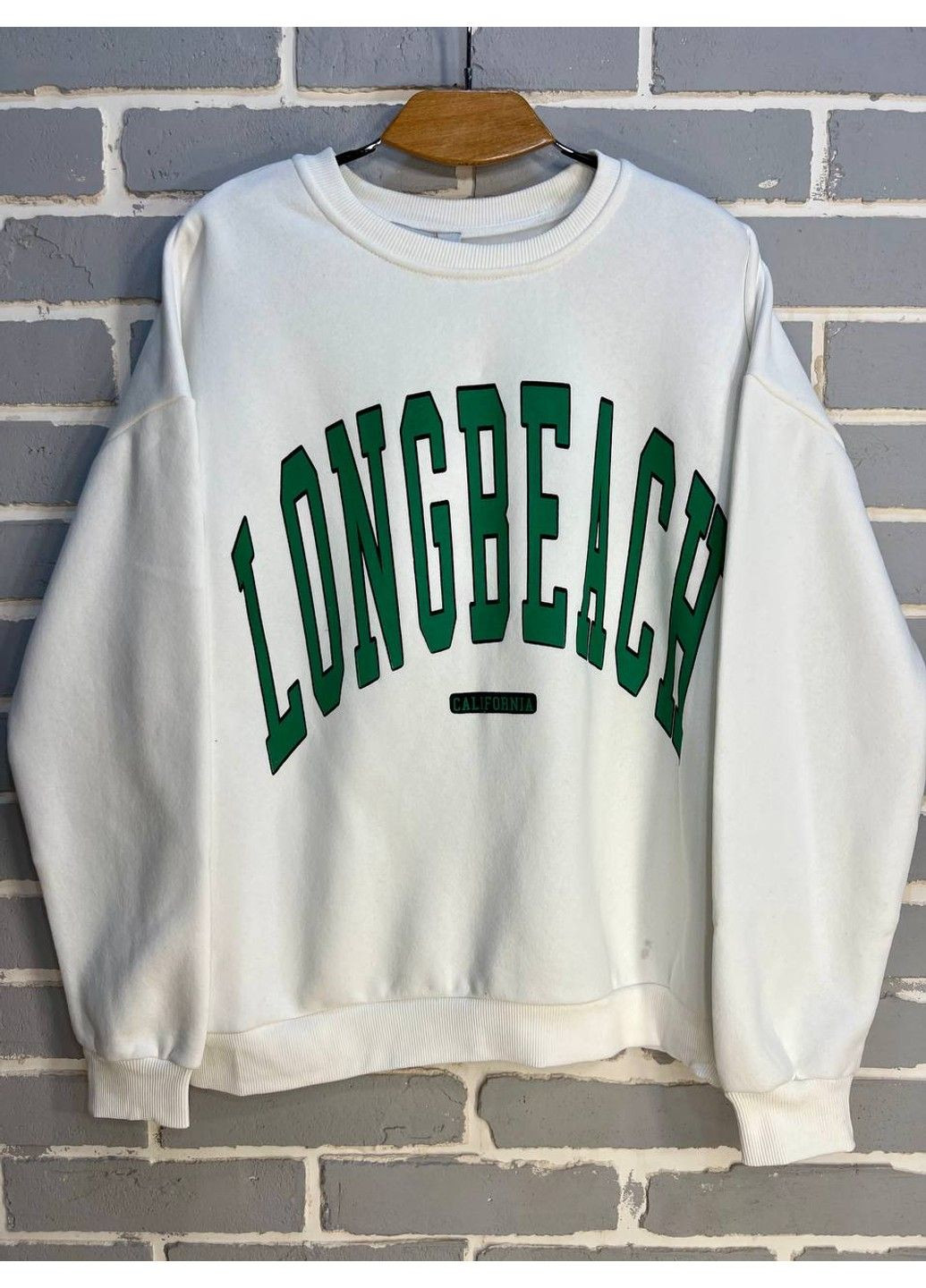 Білий світшот жіночий 488 напис попереду long beach фліс утеплений Quzen (304062652)