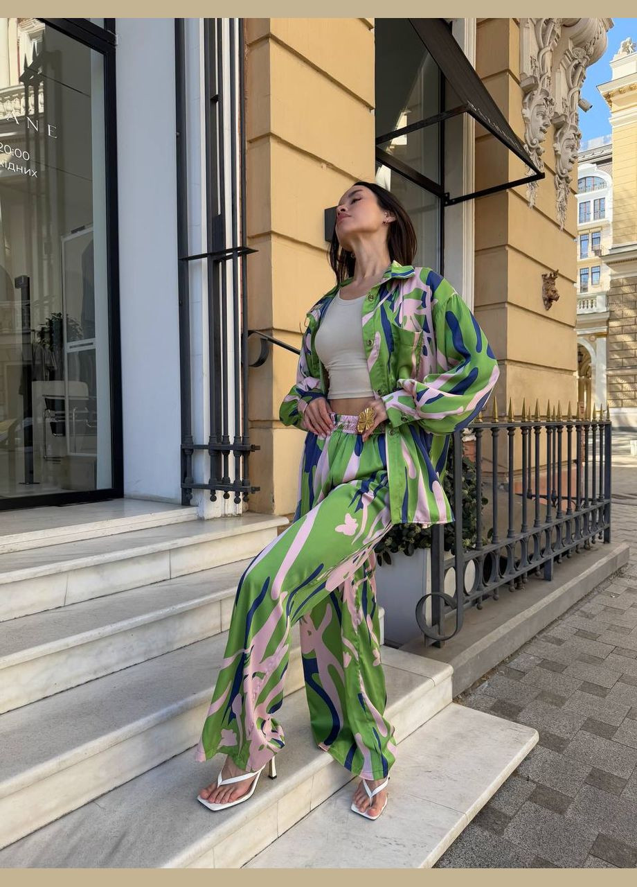 Женский летний костюм двойка с принтом: рубашка и брюки свободного кроя. MonCher (335013856)