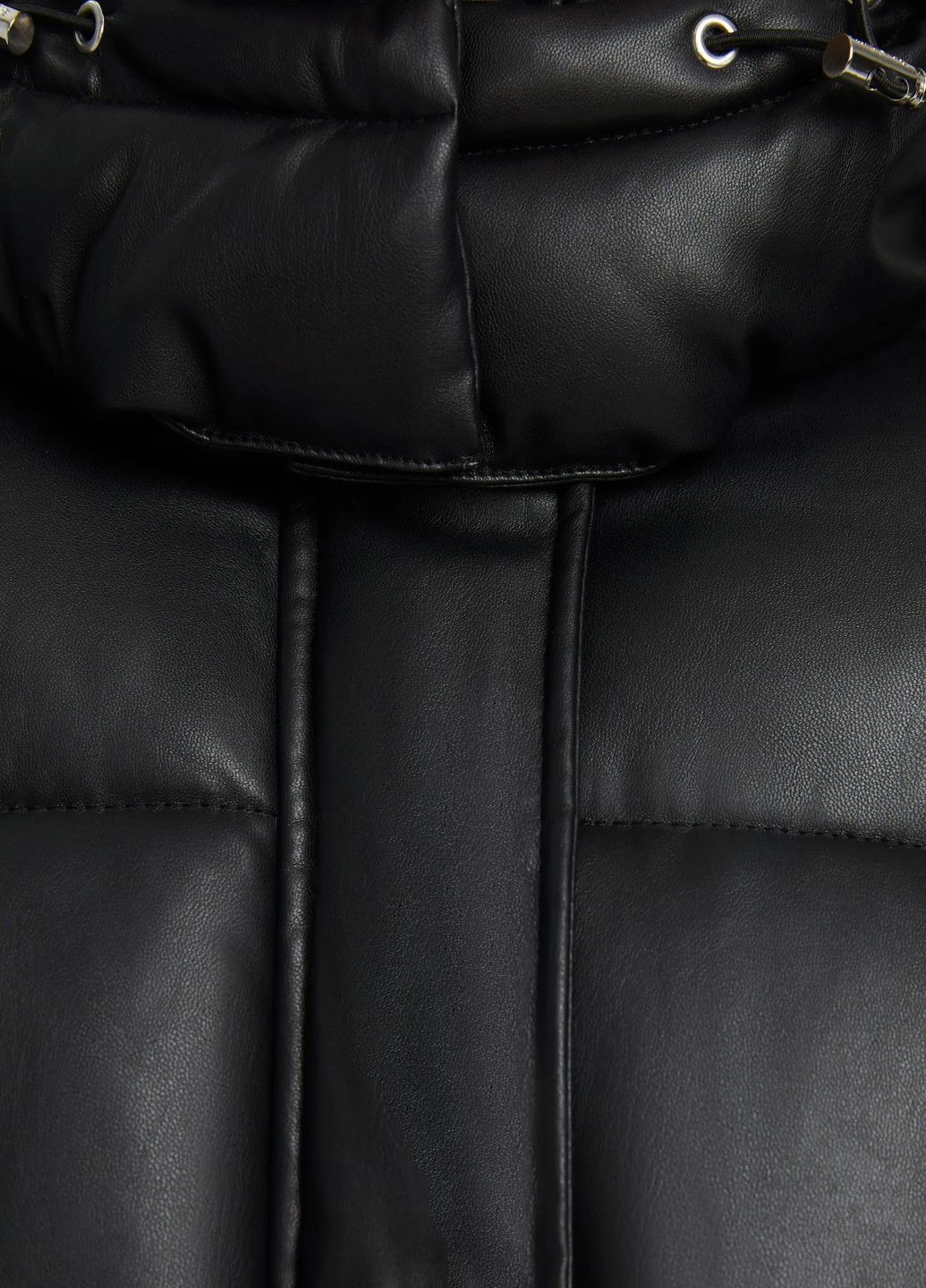 Чорна зимня куртка Bershka