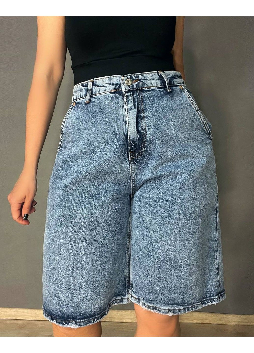 Шорти жіночі джинсові 544-30 бермуди стрейч з рваним низом сині Its Basic (336432868)