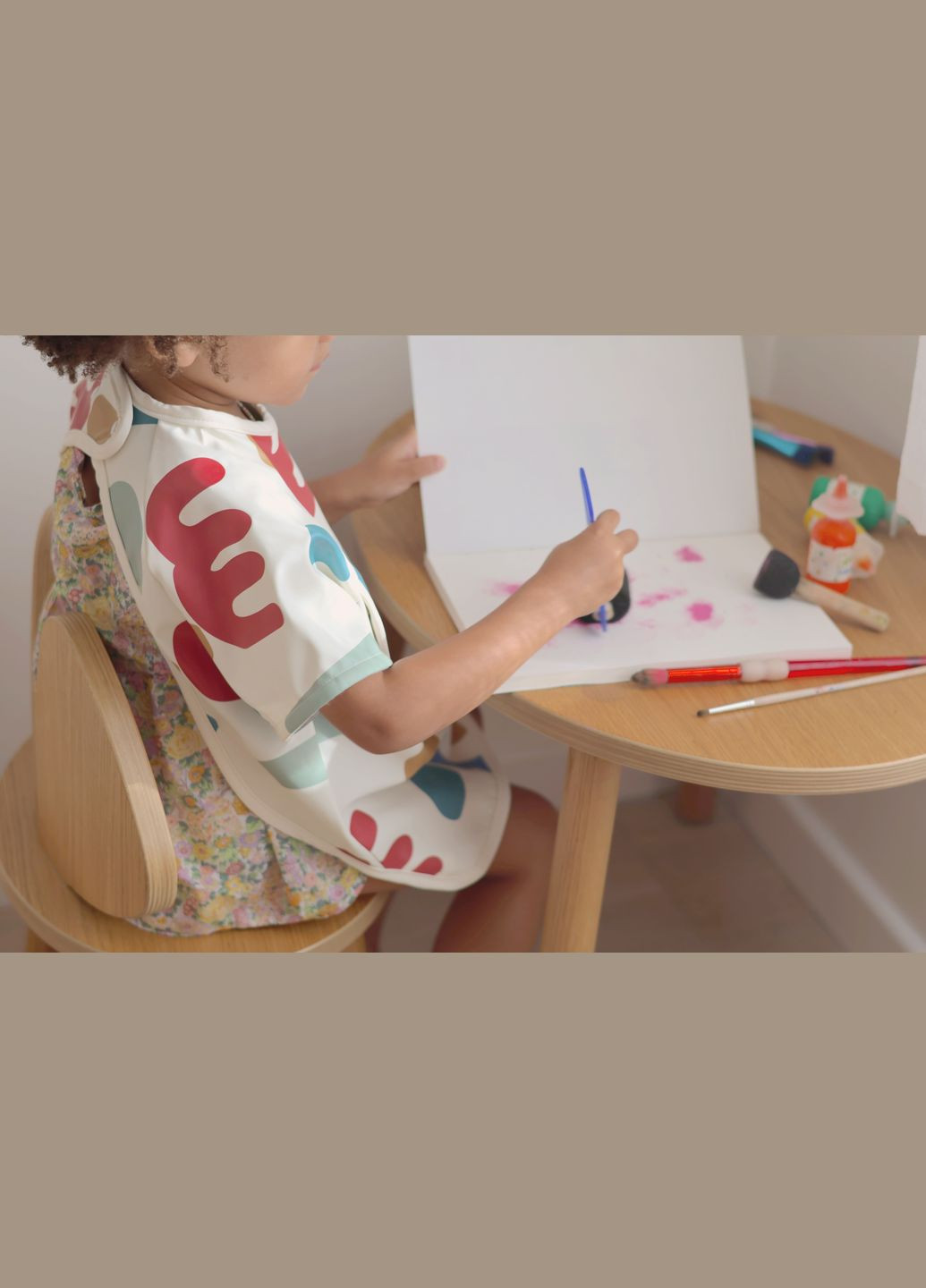 Нагрудник-фартук с разноцветными рукавами () Beaba 913576 (328261195)