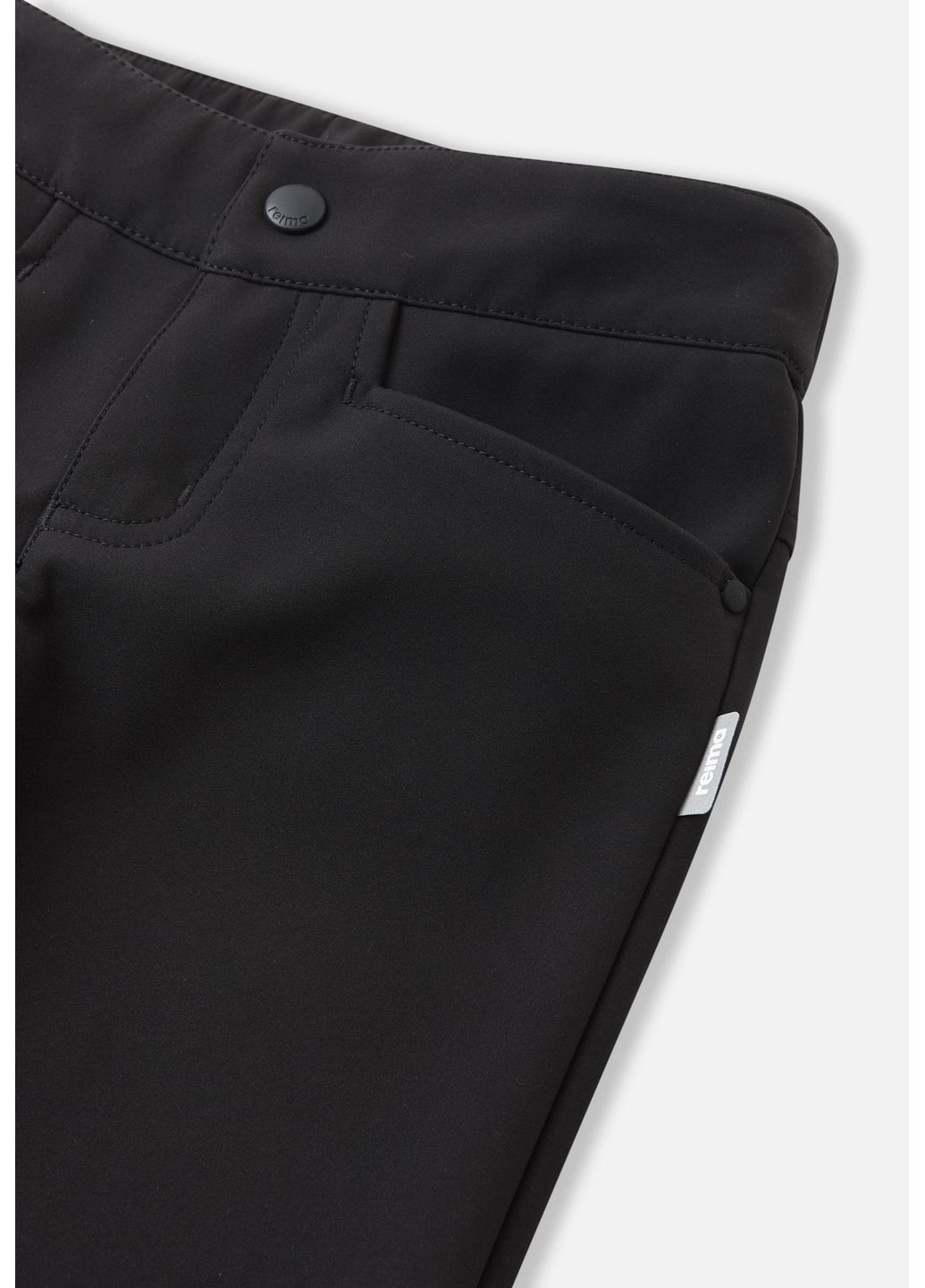 Черные демисезонные брюки Reima