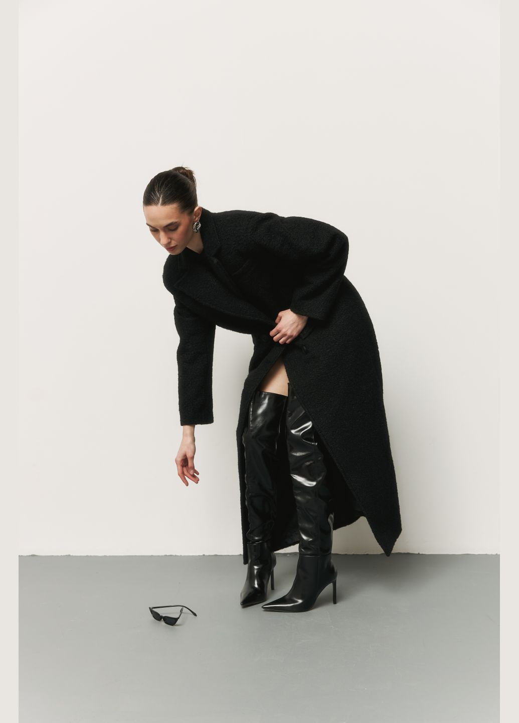 Черное демисезонное Женское пальто белое длинное каракуль ZF inspire