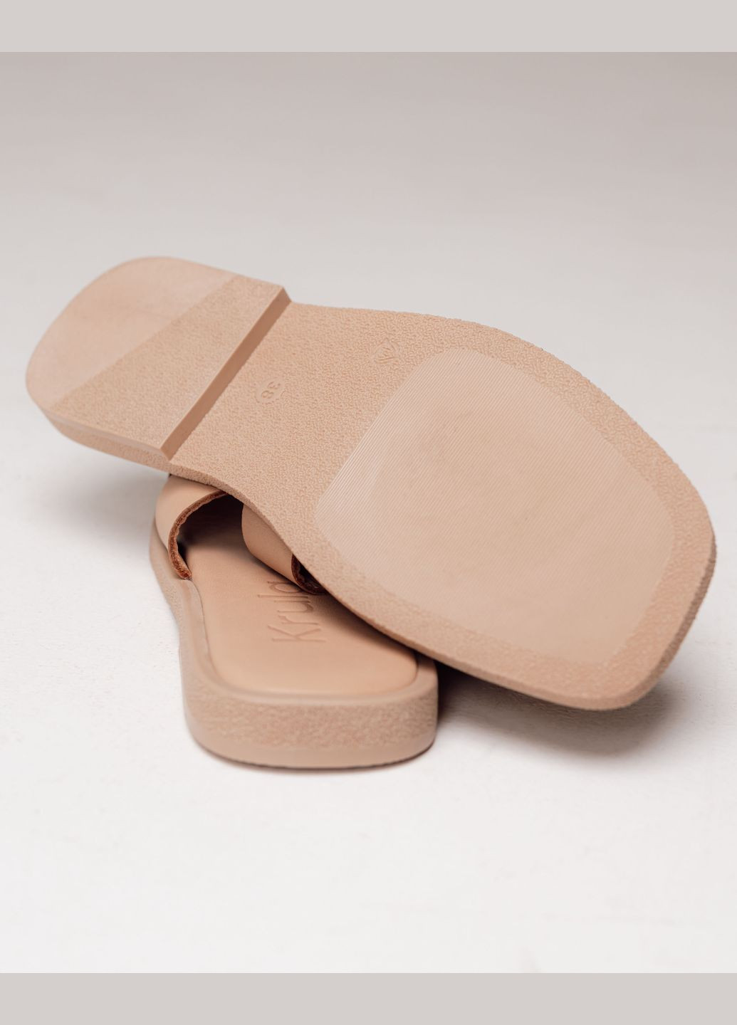 Бежевые шлепанцы с бантом кожа Krula