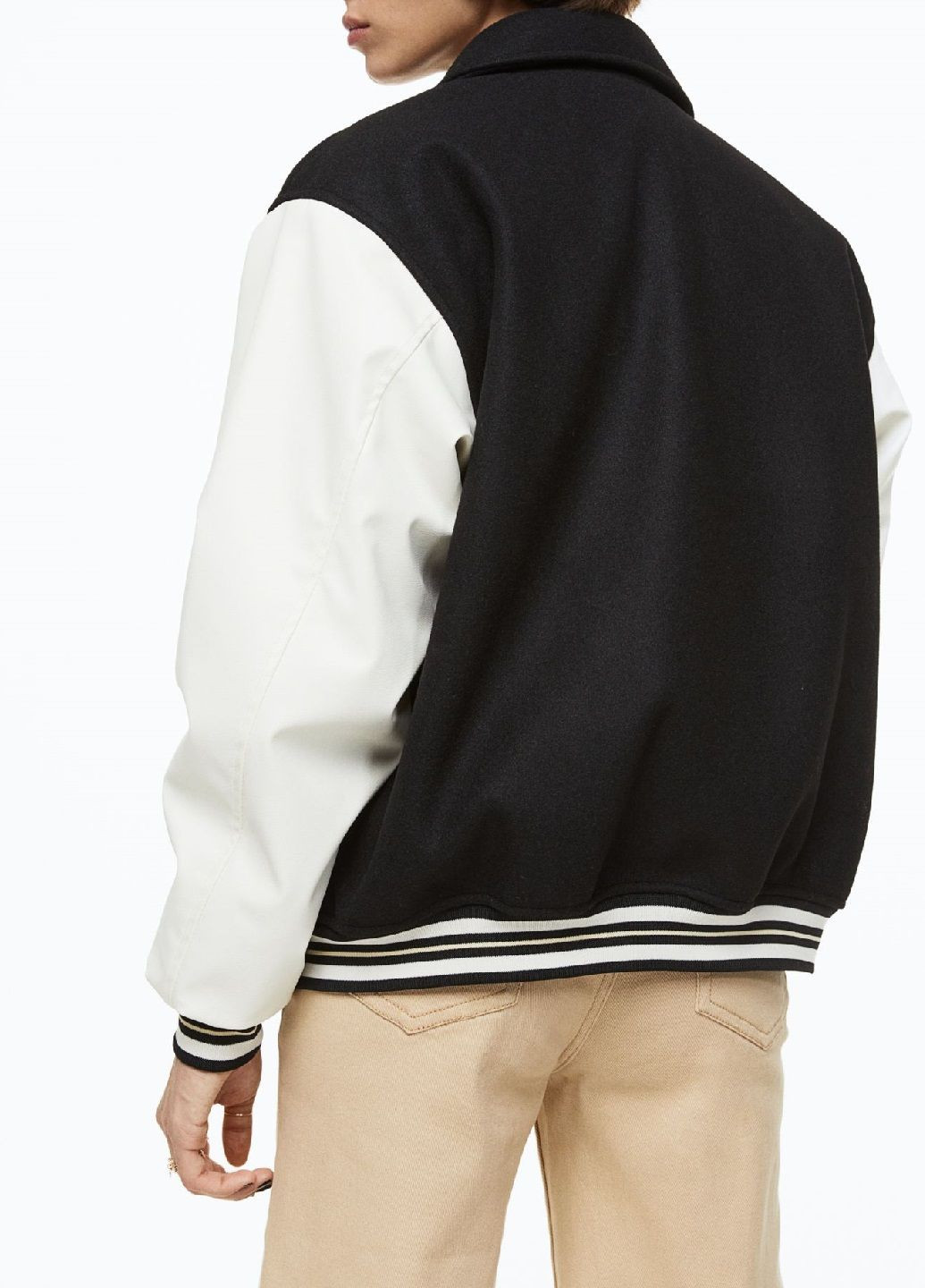 Черная демисезонная куртка H&M