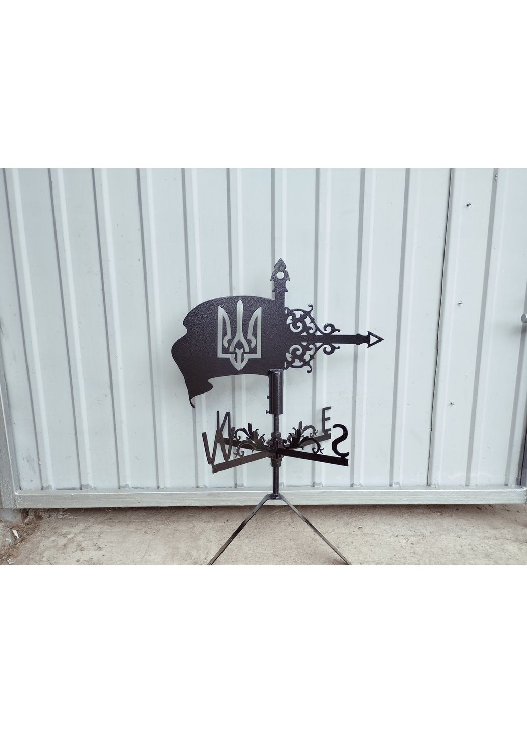 Флюгер на дом Флаг с гербом Украины, флюгер на крышу из металла 2 мм. No Brand (368896339)