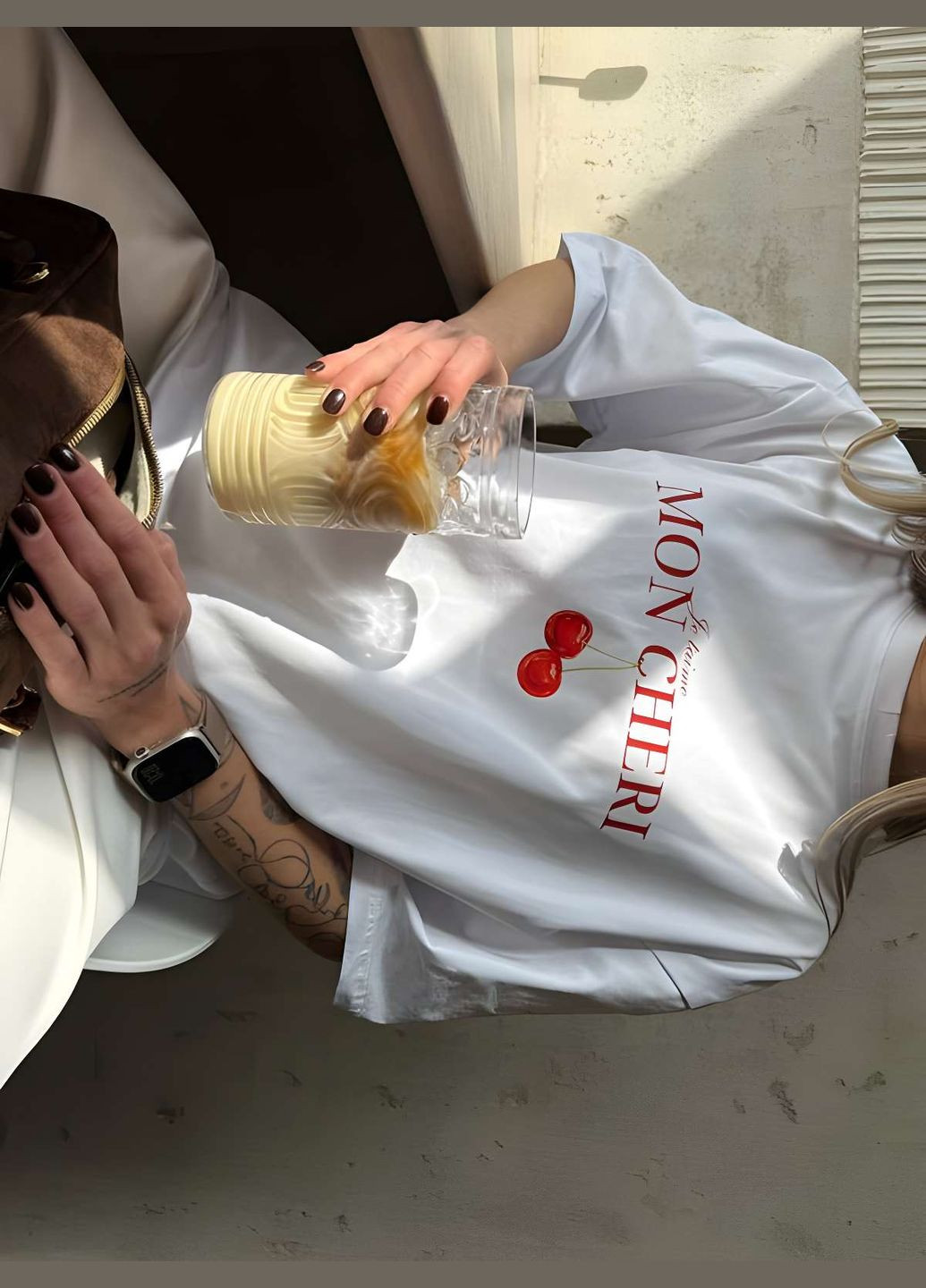 Женская качественная нежная хлопковая футболка оверсайз с надписью вишня one size хлопок белый Україна - (339402892)