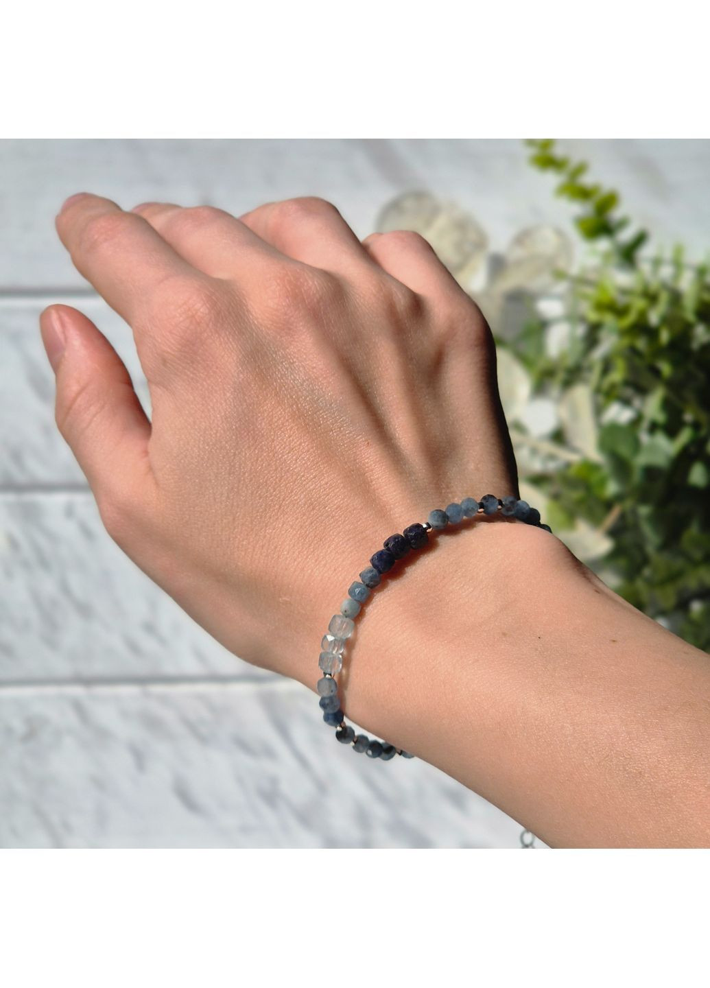 Браслет натуральный Сапфир, Турмалин, Топаз, Аквамарин +вставки цвет серебро, гип-ный сплав d-4мм+- L-18-23см No Brand Браслет (362695407)