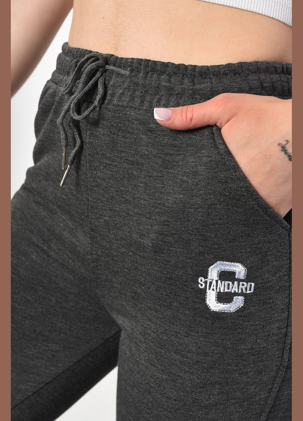 Спортивні штани жіночі темно-сірого кольору Let's Shop (292802658)