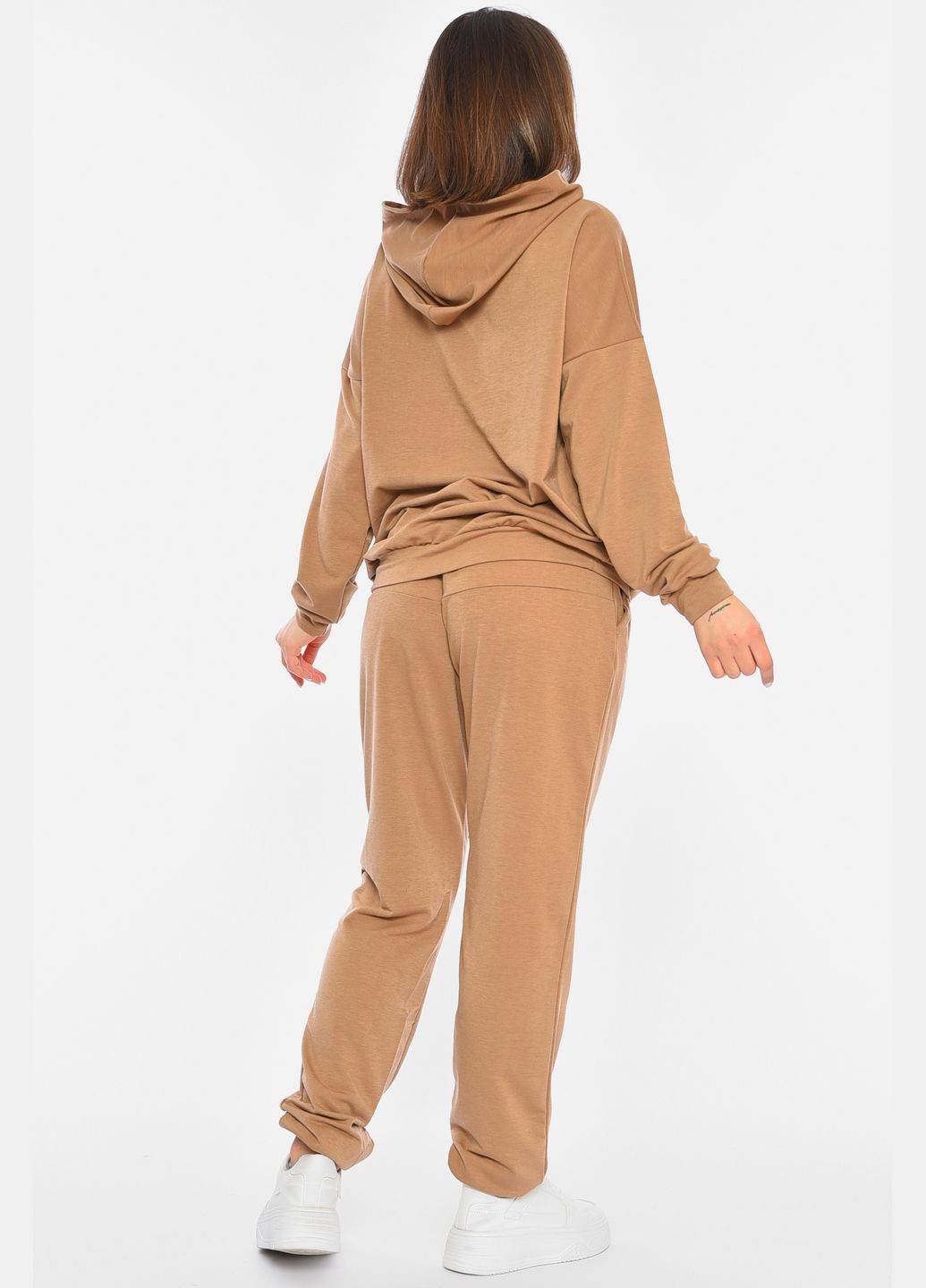 Спортивний костюм жіночий батальний бежевого кольору однотонний Let's Shop (305741608)