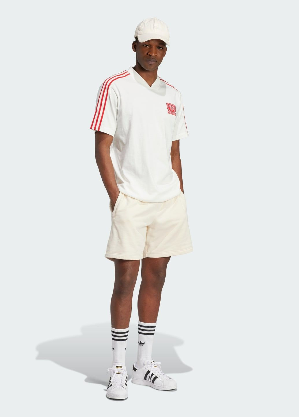 Біла футболка graphic adidas