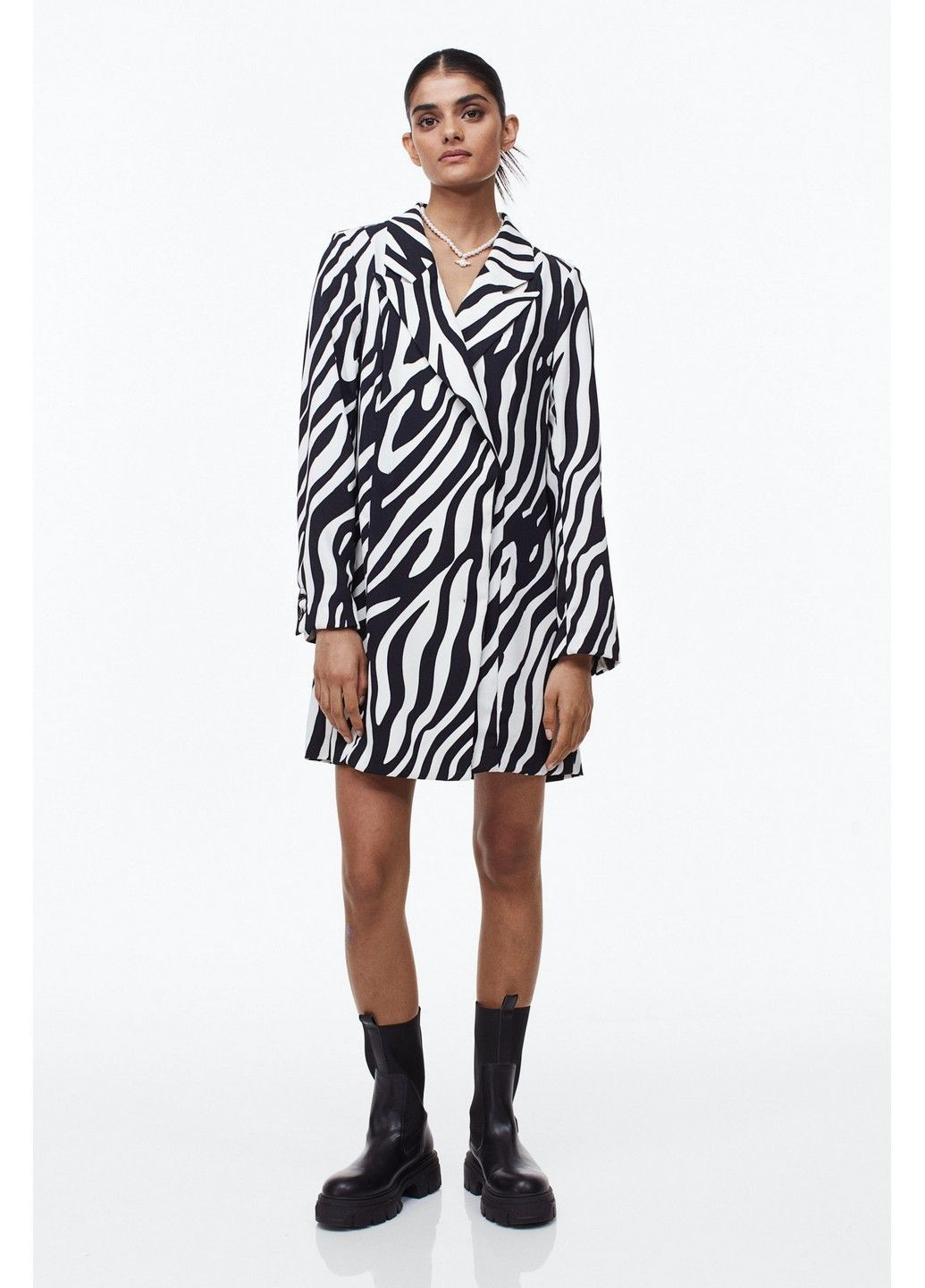 Чорно-білий кежуал сукня-піджак H&M з тваринним принтом