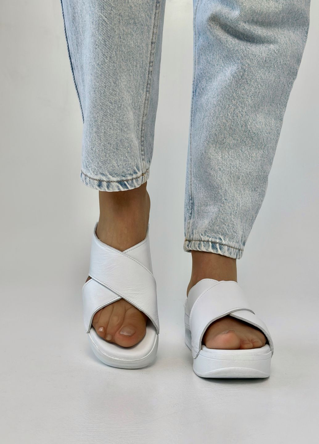 Белые шлепанцы женские из натуральной кожи Evromoda