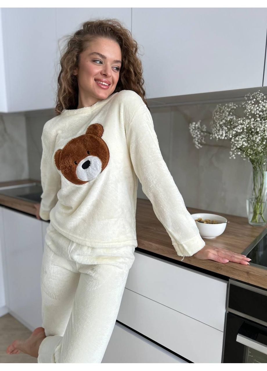 Белая пижама женская флисовая кремовая с мишкой. теплая плюшевая женская пижама айвори с принтом медведя. No Brand
