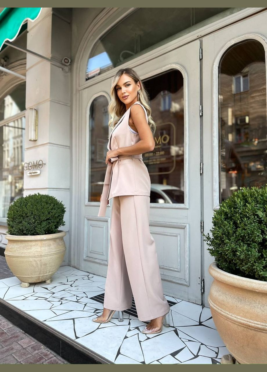 Стильний жіночий костюм бежевого кольору 28888 Fashion (300775326)