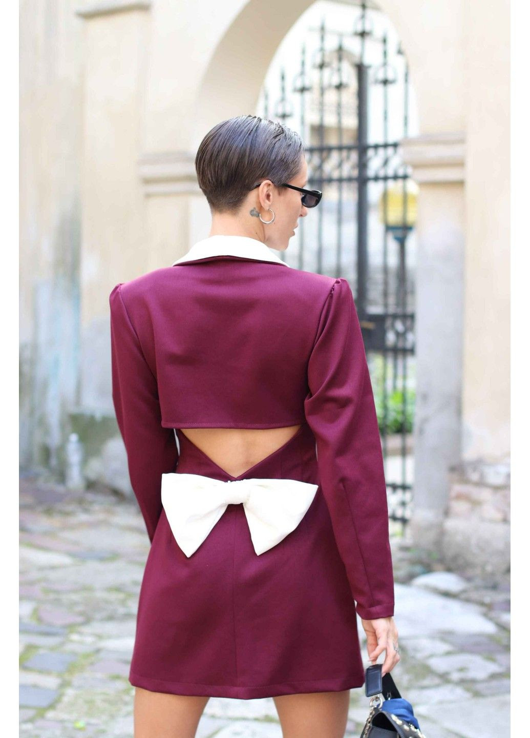 Бордовое коктейльное платье-жакет женское мини с бантом emily бордовое платье-жакет Handy Wear однотонное
