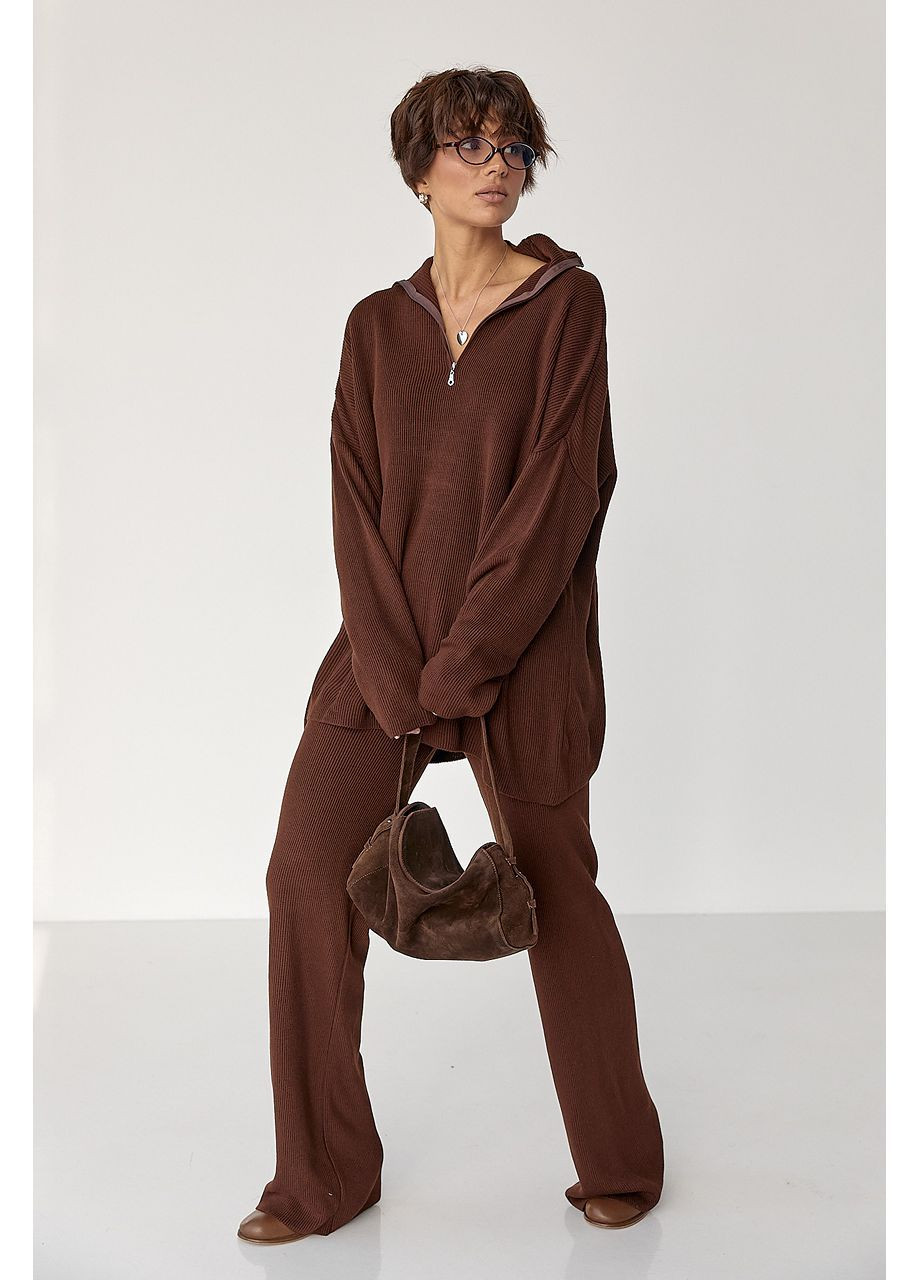 Вільний костюм у рубчик зі светром і прямими брюками - коричневий колір Lurex (370602173)