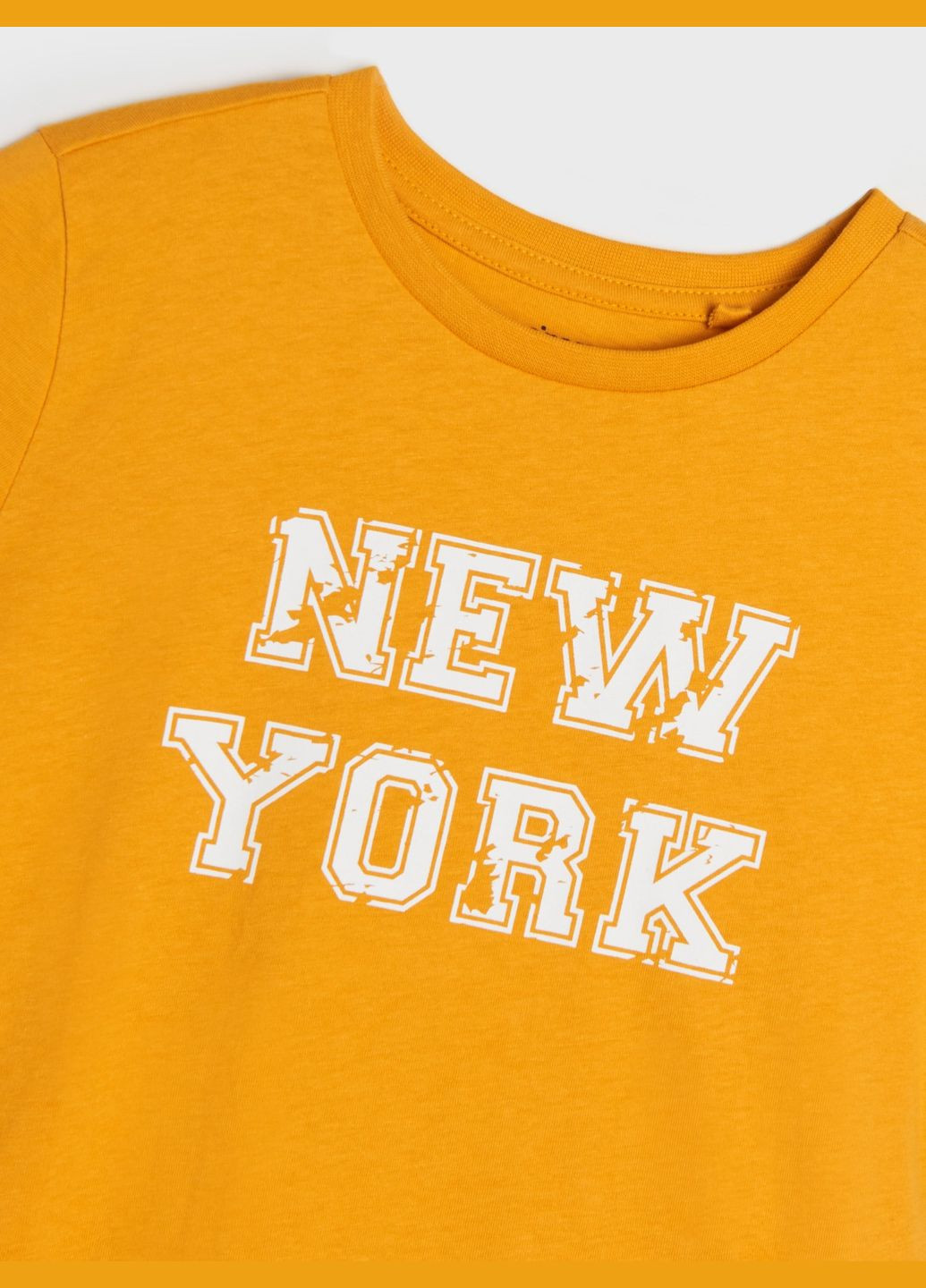 Желтая футболка Sinsay