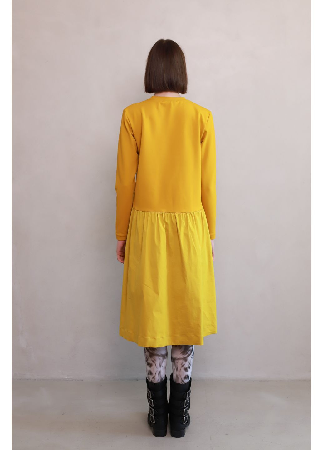 Горчичное вискозное трикотажное платье горчичного цвета камиль Dolcedonna