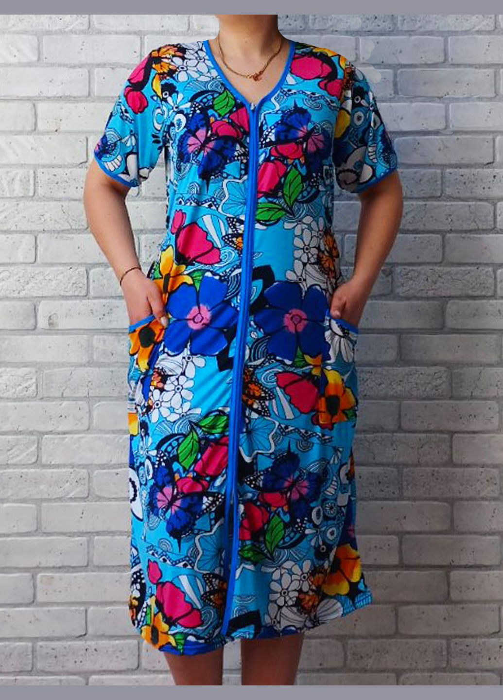 Женский халат летний большого размера (норма, батал) с рукавом и карманами на молнии пояс сзади, цвет голубой в цветы No Brand (322135916)