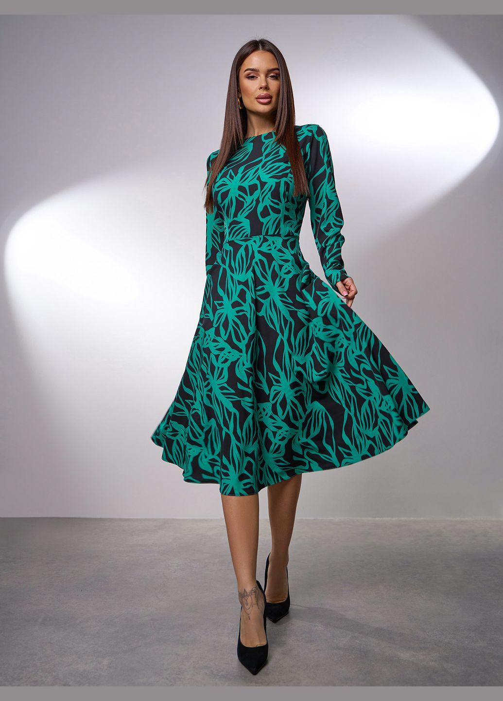 Зеленое повседневный платья клеш ISSA PLUS с цветочным принтом