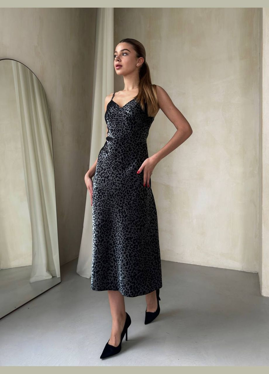 Графитовое красивое летнее шёлковое леопардовое платье-макси без рукава,графитовое приятное к телу платье с открытым декольте No Brand