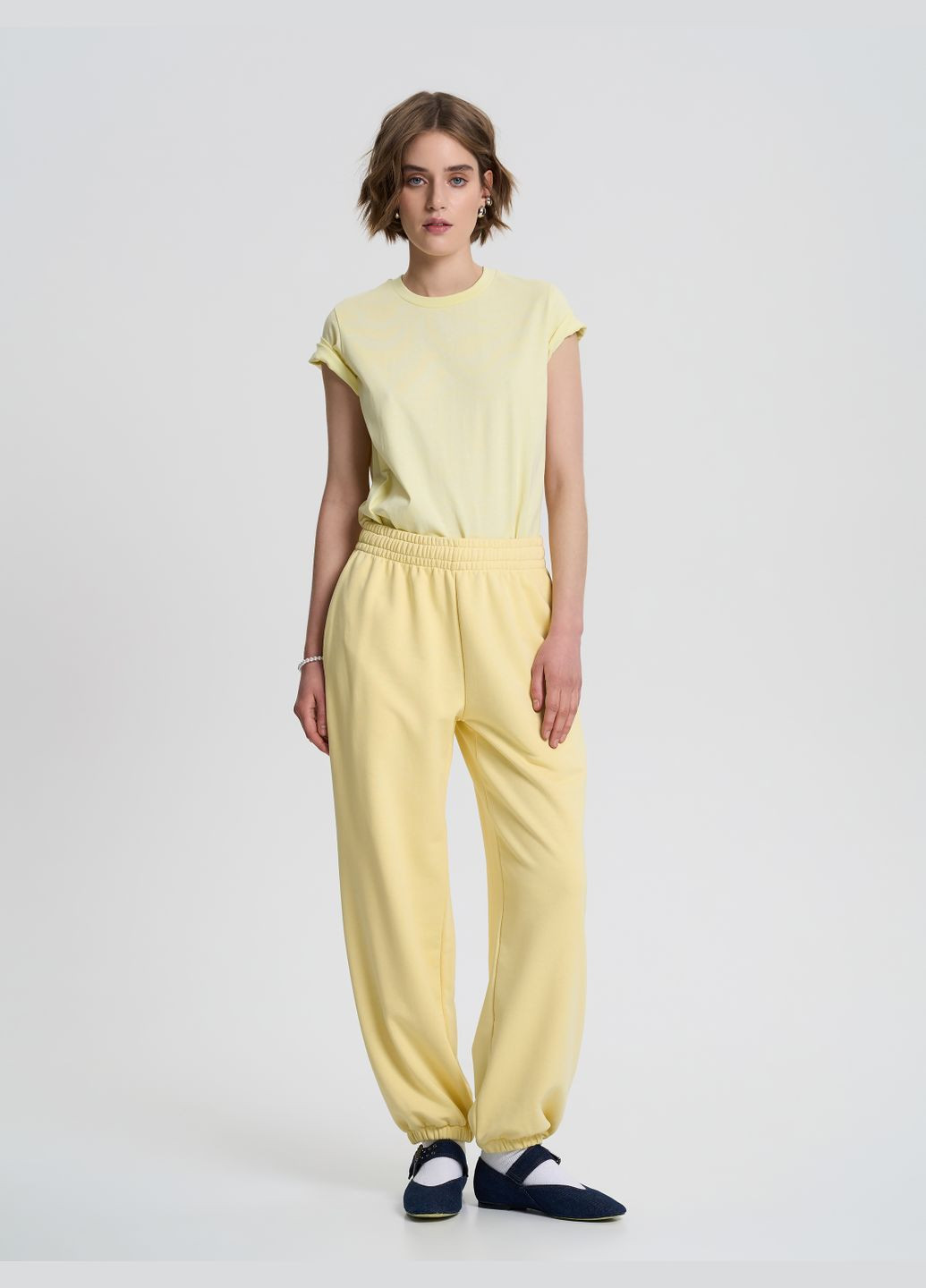 Футболка жіноча однотонна світло-бежевого кольору ТМ РОЗА Роза - (324103724)