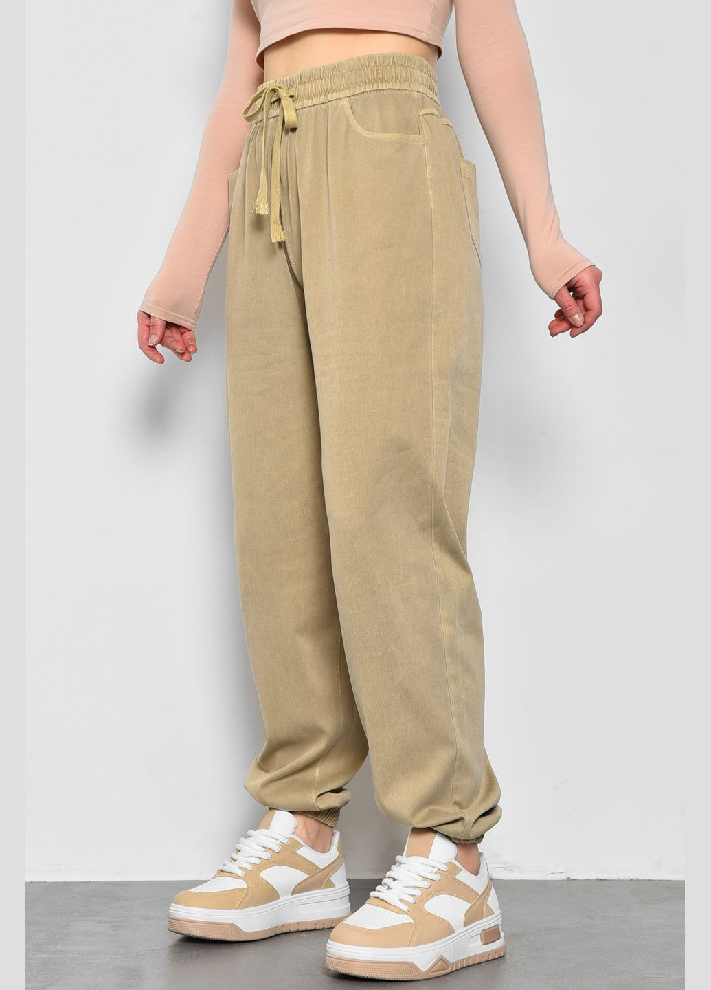 Штани жіночі напівбатальні бежевого кольору Let's Shop (278274532)