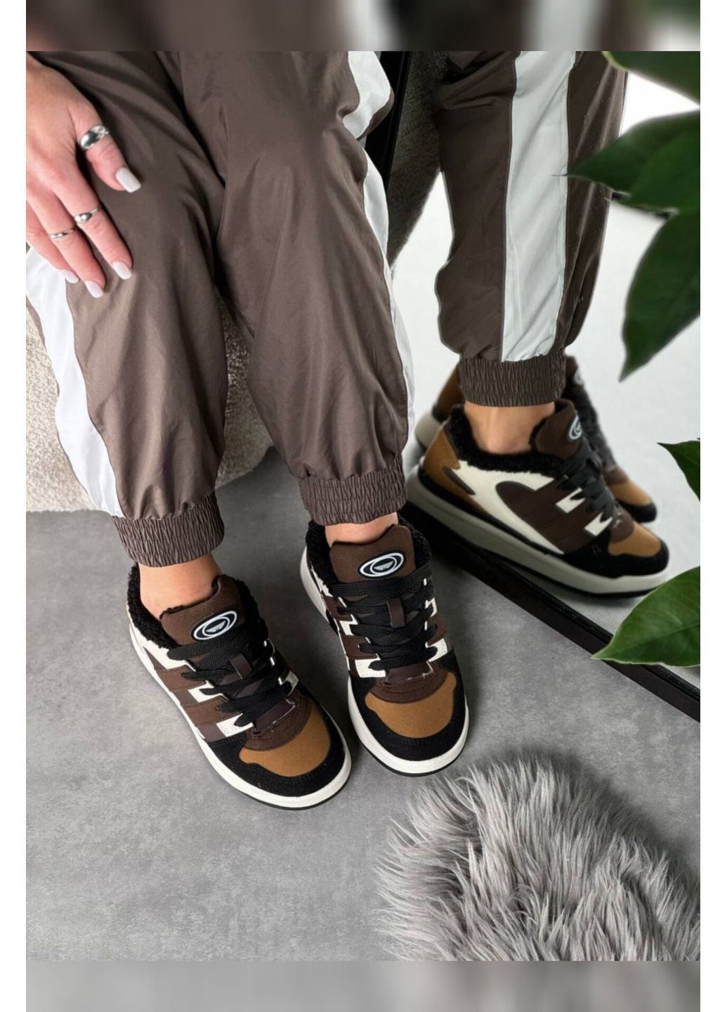 Женские зимние короткие спортивные кроссовки шоколадно-коричневые на меху Viki кросівки тёмно-коричневые зима (373236240)