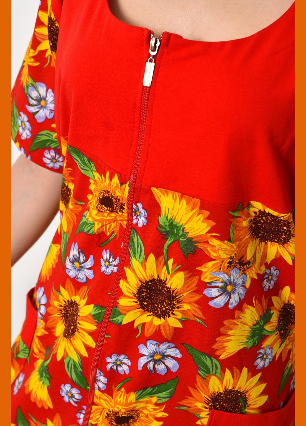 Халат жіночий напівбатальний з квітковим принтом червоного кольору Let's Shop (286325991)
