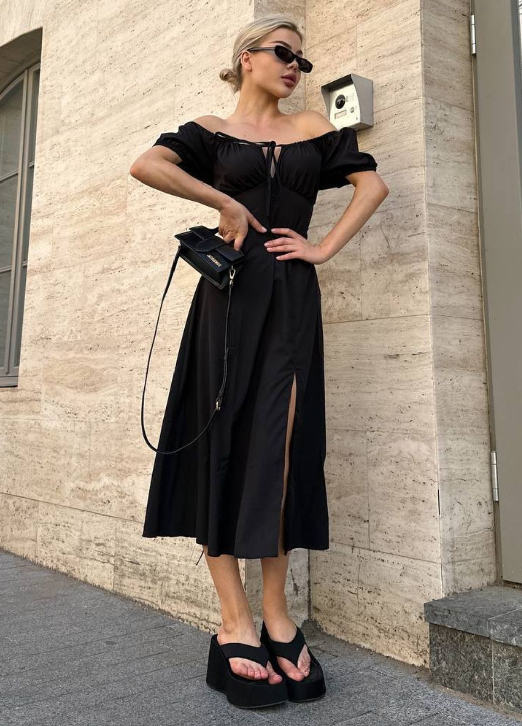 Чорна повсякденний вишукана легка літня міді сукня з короткими рукавами ліхтарик та шнурівкою на спині Allthings з квітковим принтом