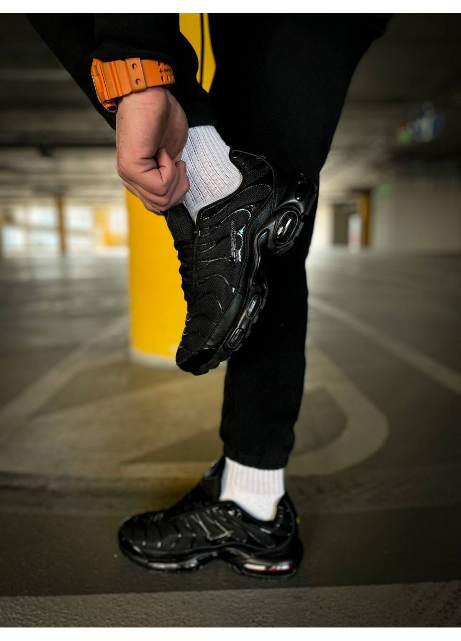 Білі Осінні кросівки чоловічі nike air max plus triple black 604133-050 найк аір макс тн No Brand