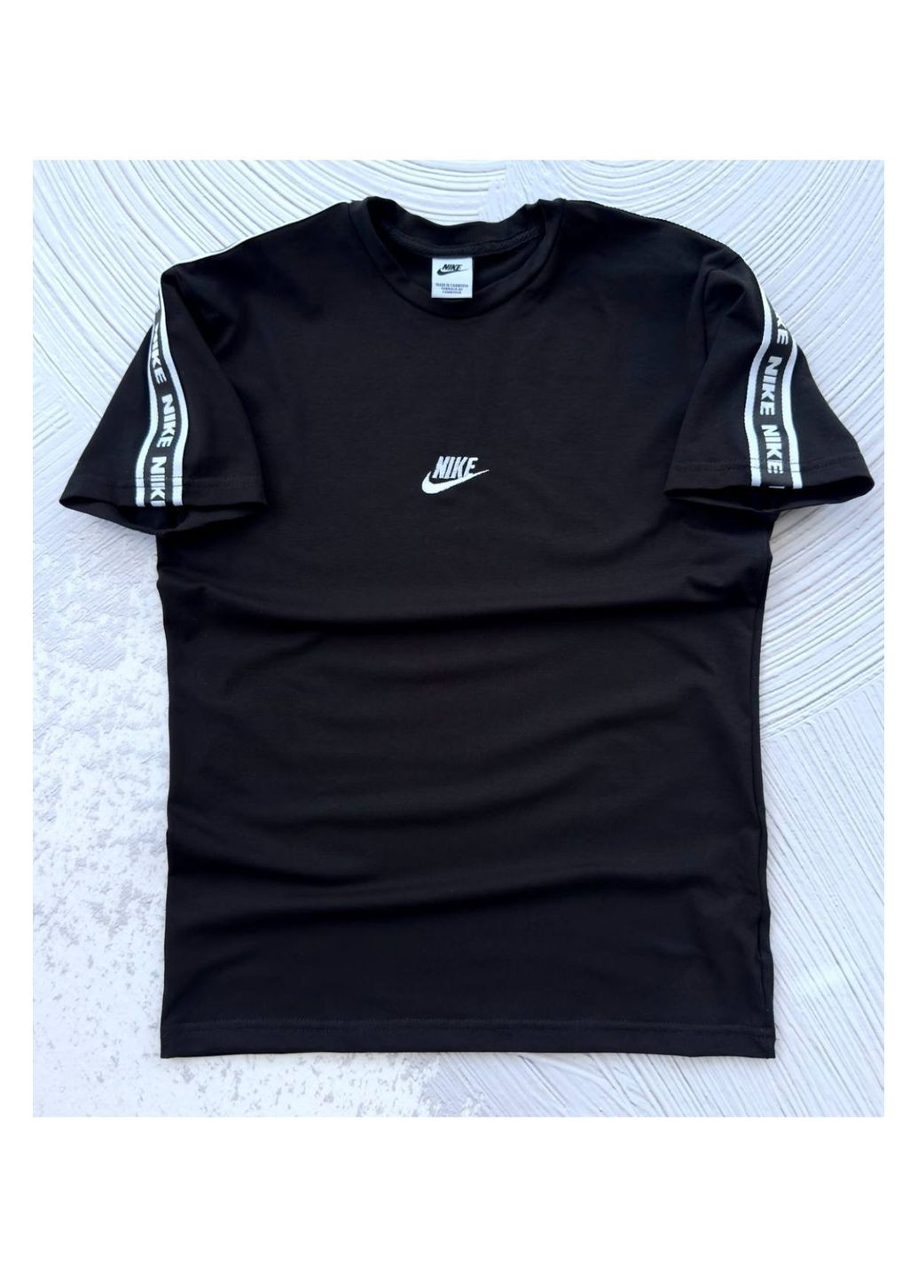 Чорна чоловіча футболка No Brand