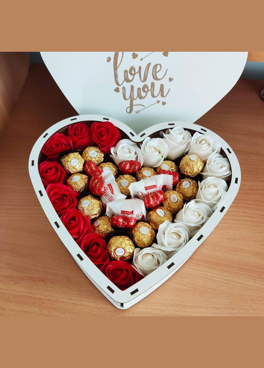 Подарунковий бокс серце з цукерками та трояндами для дівчини (ar66) No Brand (315888829)
