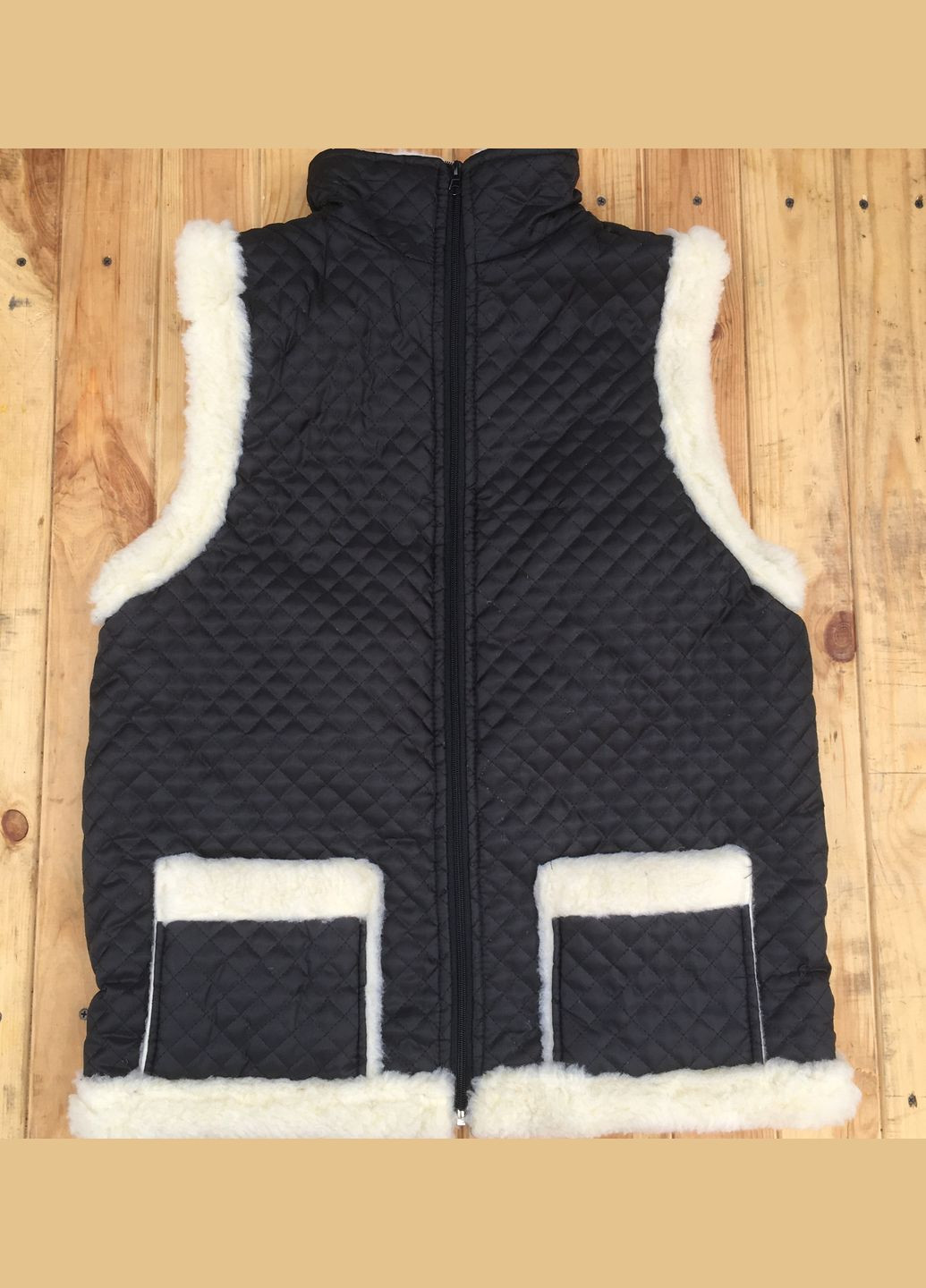 Безрукавка теплая из овчины болоневая с опушкой No Brand (335081479)