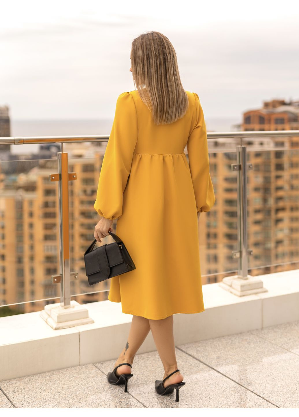 Желтое женское свободное платье с завышенной талией и длинным рукавом на резинке цвет черный, размер gf8017 No Brand