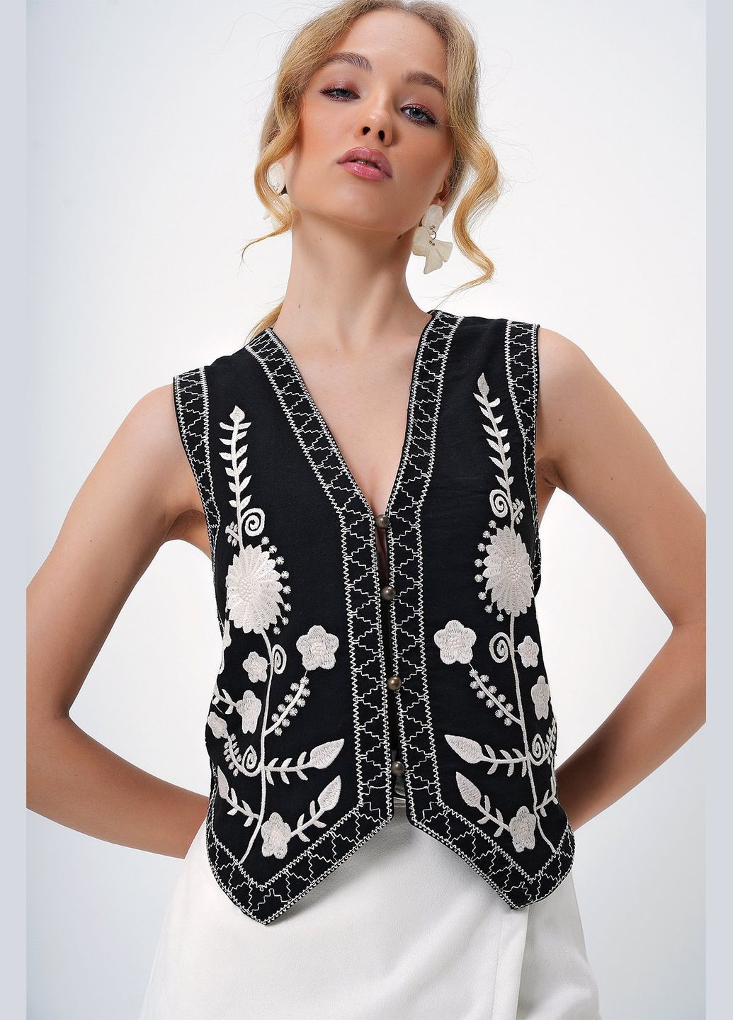 Жилет с вышивкой на пуговицах ESQ (319322785)