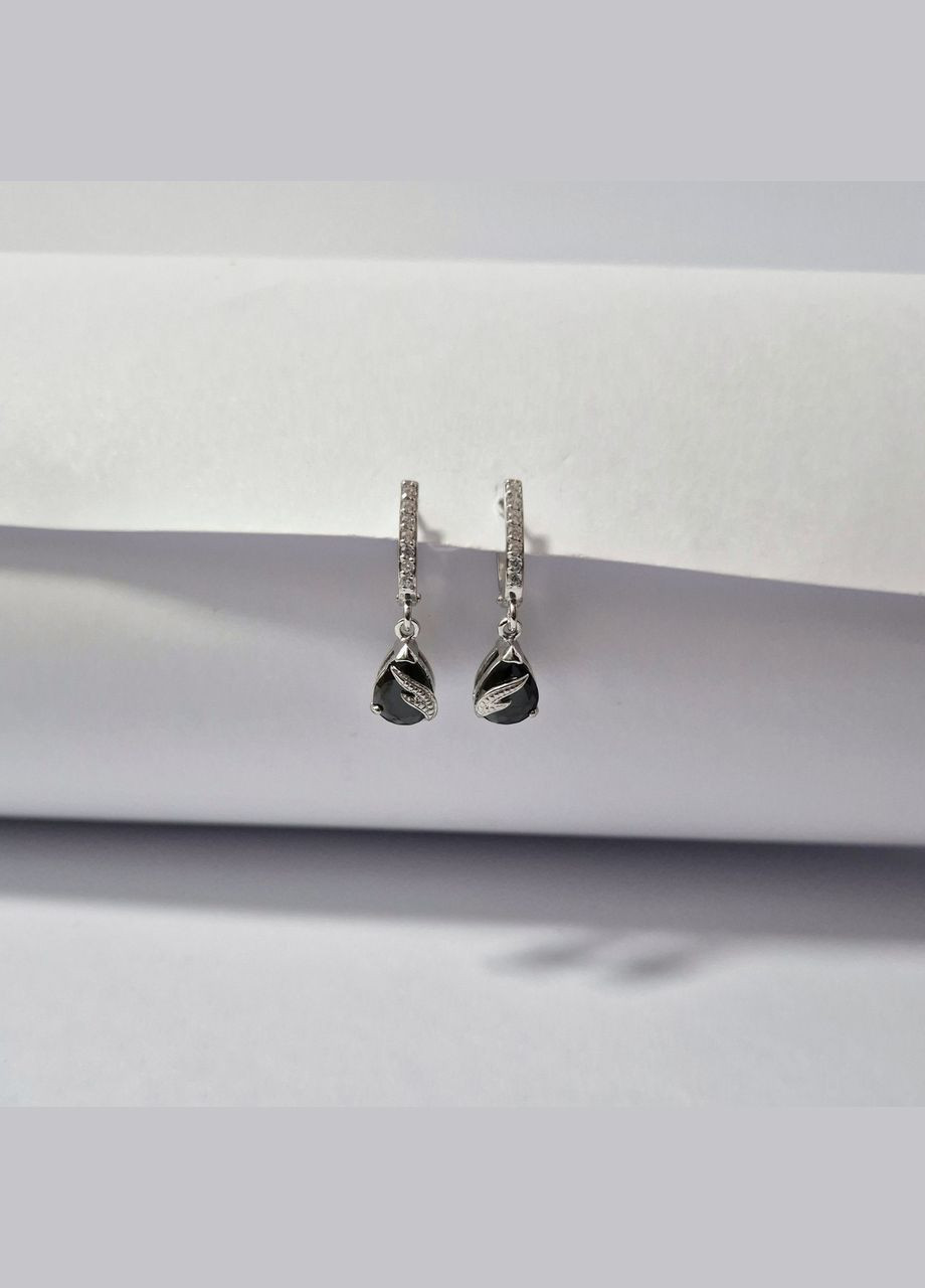 Срібні довгі сережки з підвіскою Крапельки з Чорними каменями срібло 925 проби Родоване 72239ч 4.20г No Brand (316261661)