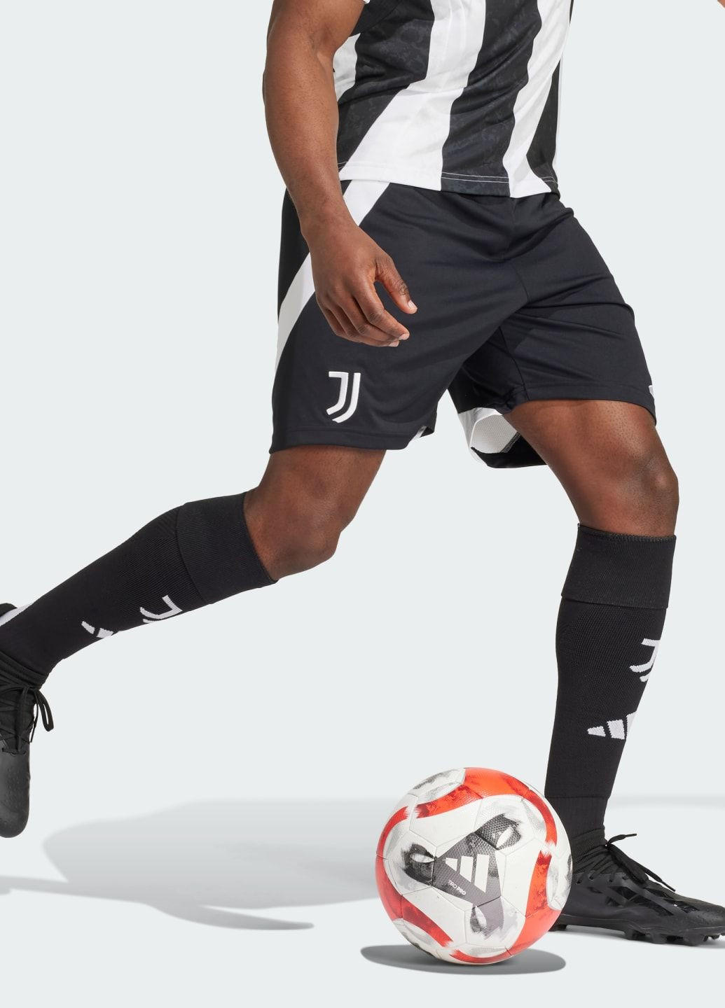 Домашні шорти Juventus 24/25 adidas (299158591)
