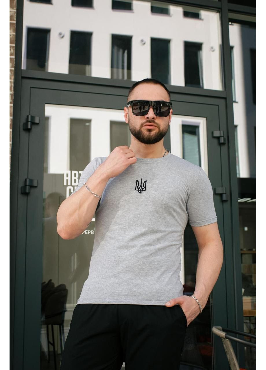 Світло-сіра футболка чоловіча з вишивкою "тризуб" з коротким рукавом Intruder