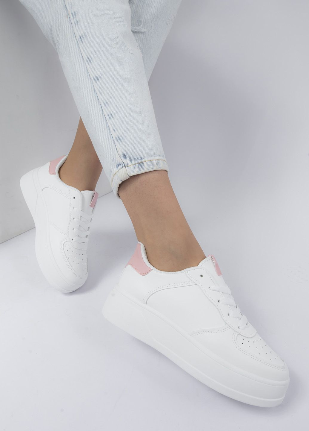 Білі осінні кросівки жіночі Fashion