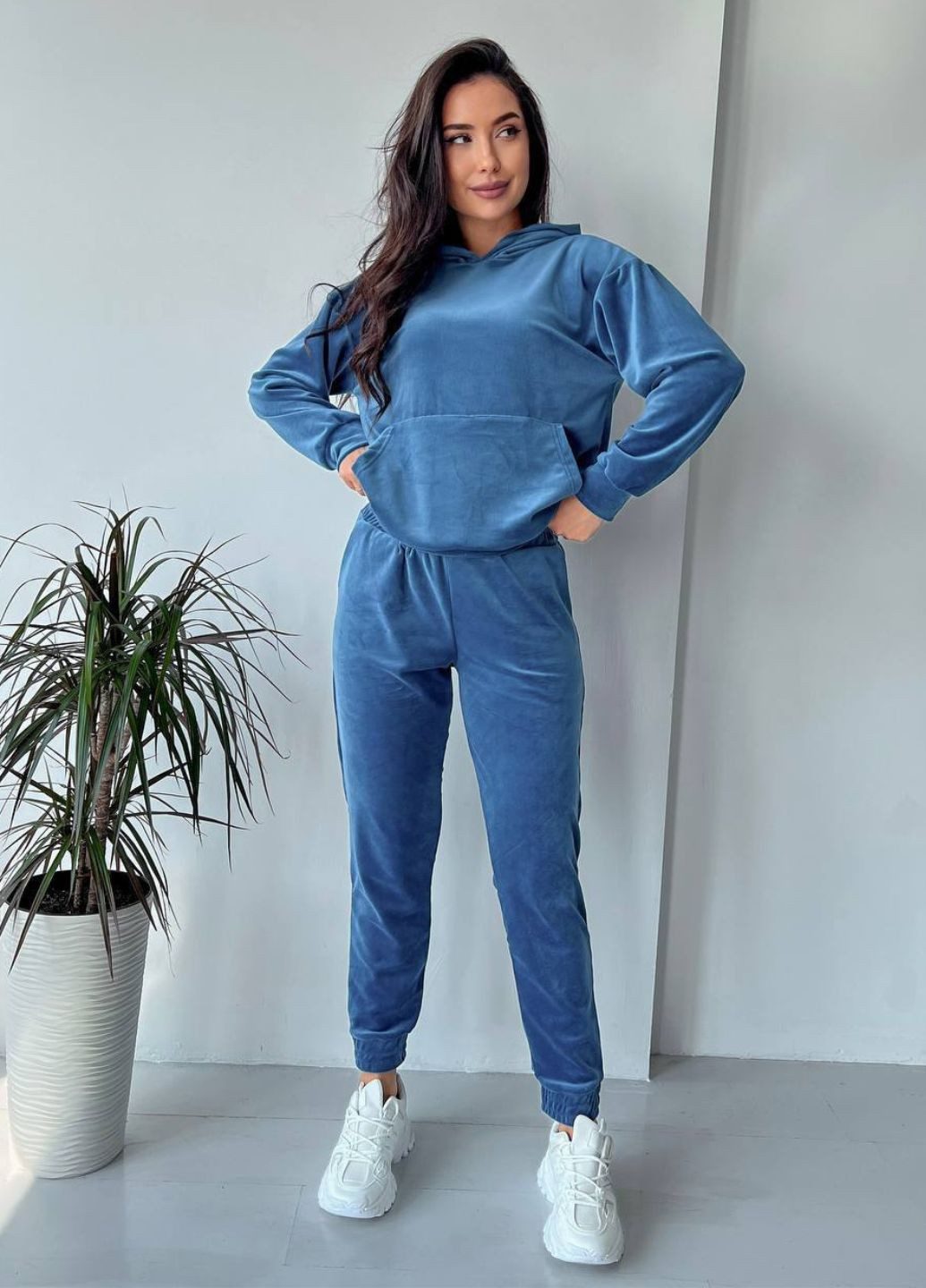 Базовый повседневный велюровый костюм двойка: худые с капюшоном и карманом кенгуру + джоггеры высокой посадки Tik-Tak (324389314)